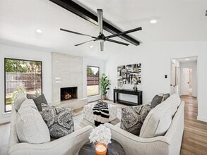 Building Photo - 8100 Bobwhite Dr