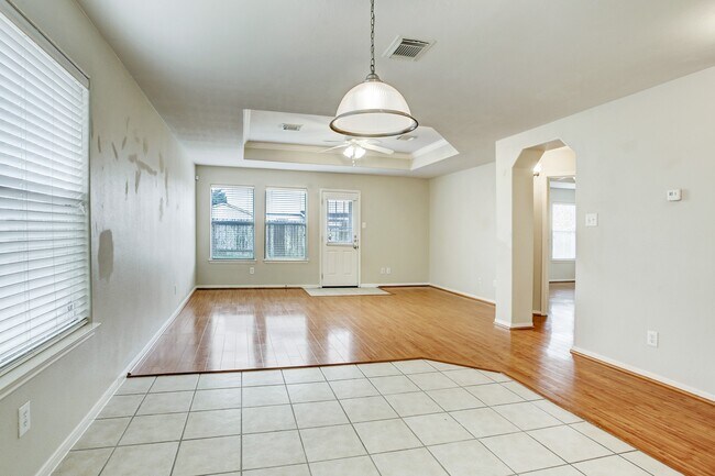 Foto del edificio - 24631 Cornell Park Ln