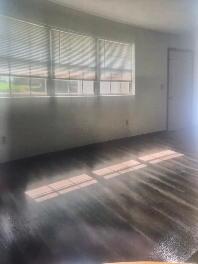 Building Photo - 609 N Washington St