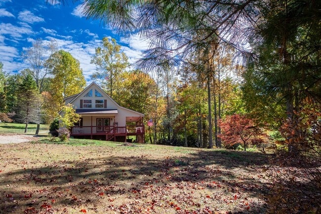 Building Photo - 450 Rhododendron Ln