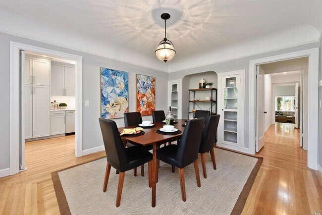 Building Photo - 212 7th St