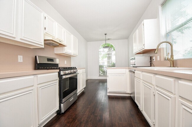 Foto del edificio - 2911 Copper Cliff Dr
