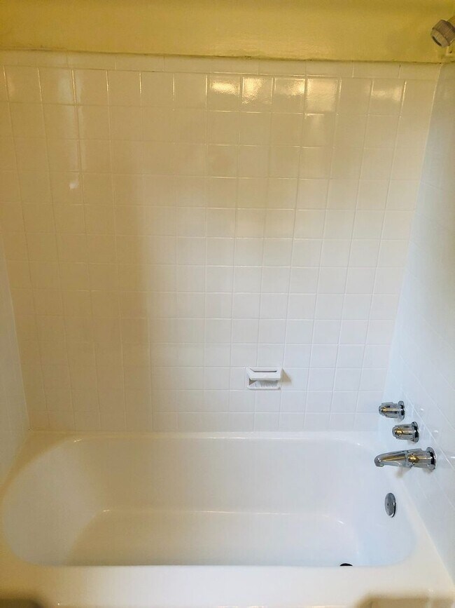 Foto del edificio - Adorable 3 bdrm/1.5 bath Home on a Corner Lot Across From Belmont Golf Course in Lakeside!