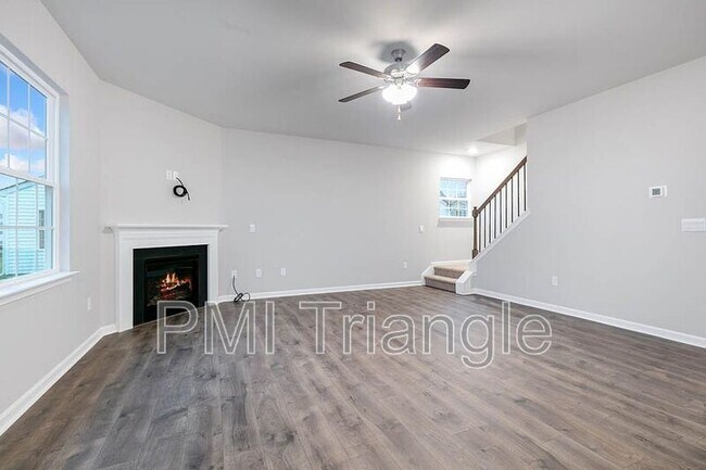 Foto del edificio - 229 Winterberry Wy