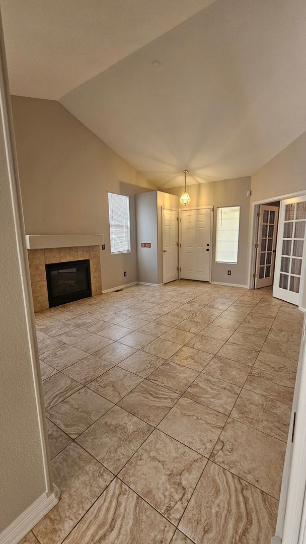 Foto del edificio - MOVE IN SPECIAL: $500 OFF FIRST MONTH'S RENT | $2700 | 4BR/3BA | Pet Friendly House with a Bonus ...