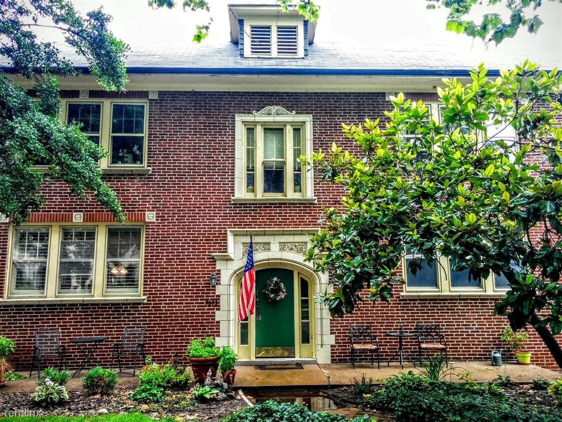 7379 Pershing Ave, University City, MO 63130 Condo for Rent in