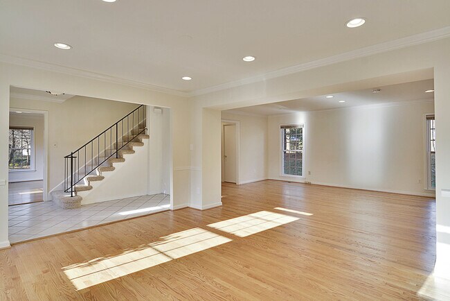 Building Photo - "Coming Soon" Stunning 4 bed, 4.5 baths, N...