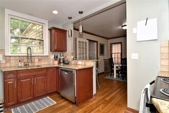Building Photo - 2408 Eardley Rd