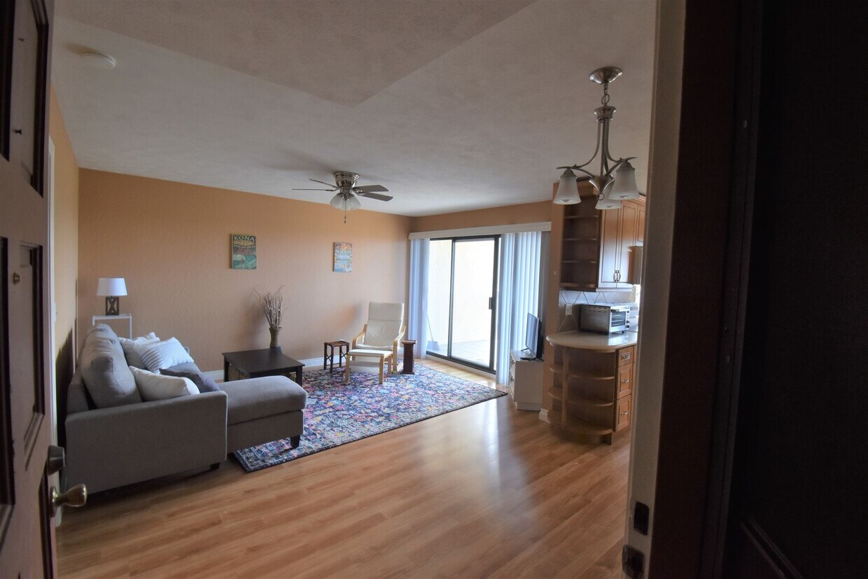 Foto principal - One Bedroom One Bathroom Furnished Condo