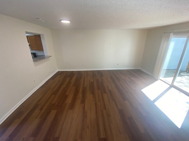 Foto del edificio - 1222 Westdale Dr