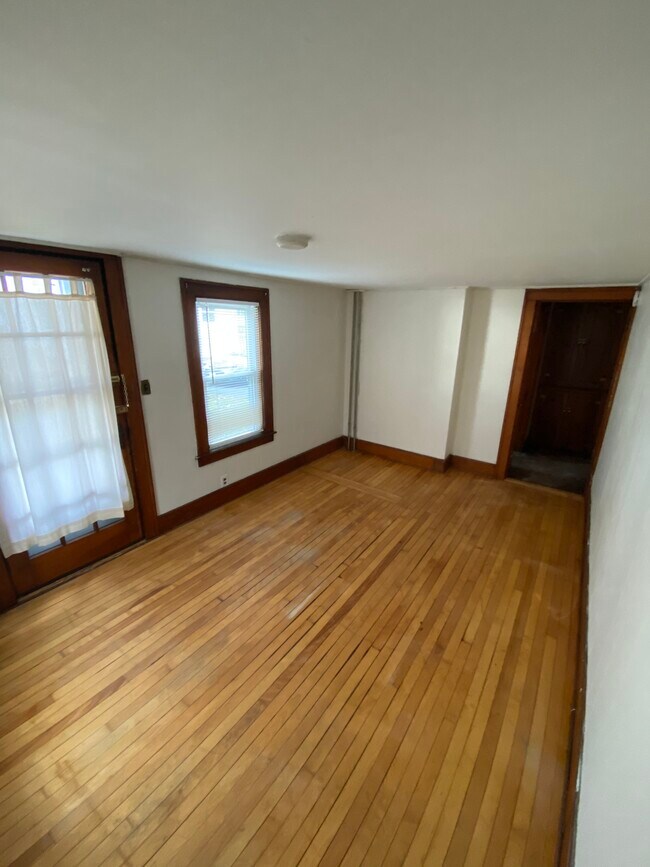 Foto del edificio - 96 N Pleasant St