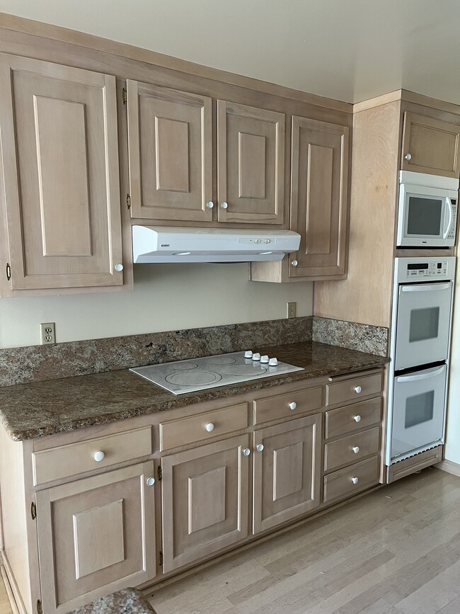 Building Photo - 1578 Loganberry Way