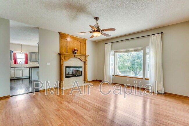 Building Photo - 2431 E Eastridge St