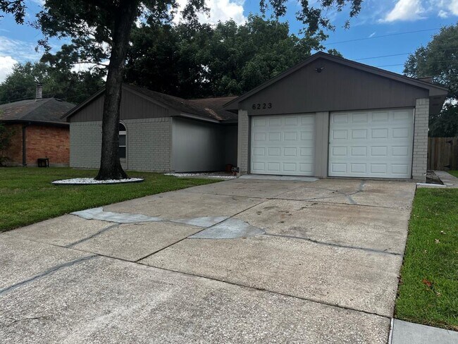 Foto del edificio - 6223 Brookgate Dr