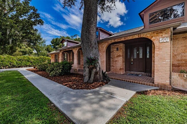 Foto del edificio - 501 Bryan Rd
