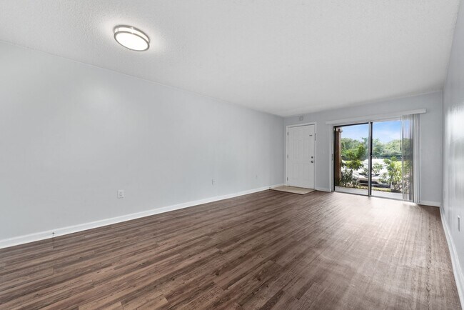 Building Photo - Well Maintained One Bedroom Condo in Maitl...
