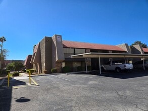 Building Photo - 5224 River Glen Dr