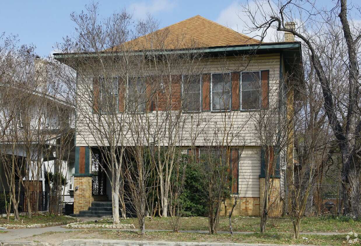 Primary Photo - 4 Plex