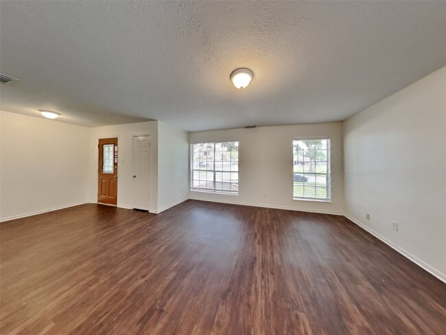 Foto del edificio - 622 Oak Hill Dr