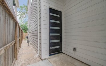 Building Photo - 4612 Oats St