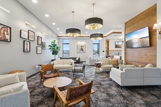 Patios Casa Social Servicios Edificio - Residences at DeForest Yards