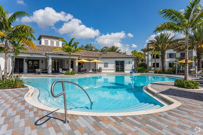 Área de piscina - The Grove at Portofino Vineyards