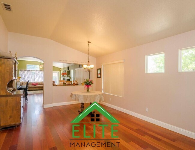 Foto del edificio - Charming 3-Bedroom Home in Prime Elk Grove...