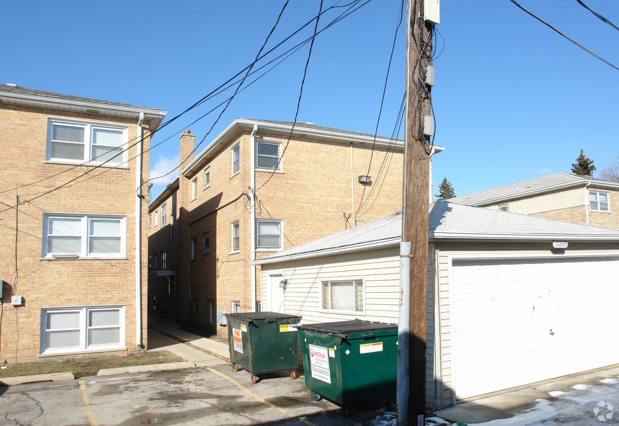Building Photo - 10229 Chestnut St