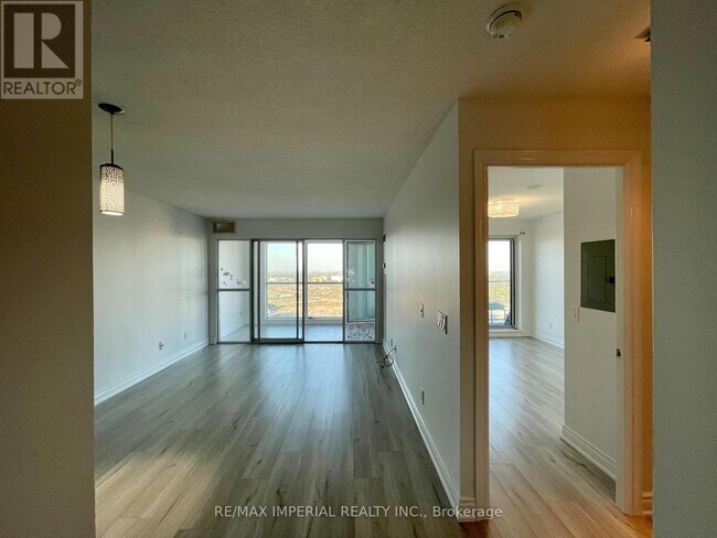 Photo du bâtiment - 70 Town Centre Court