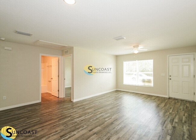 Foto del edificio - 9292 N Travis Dr