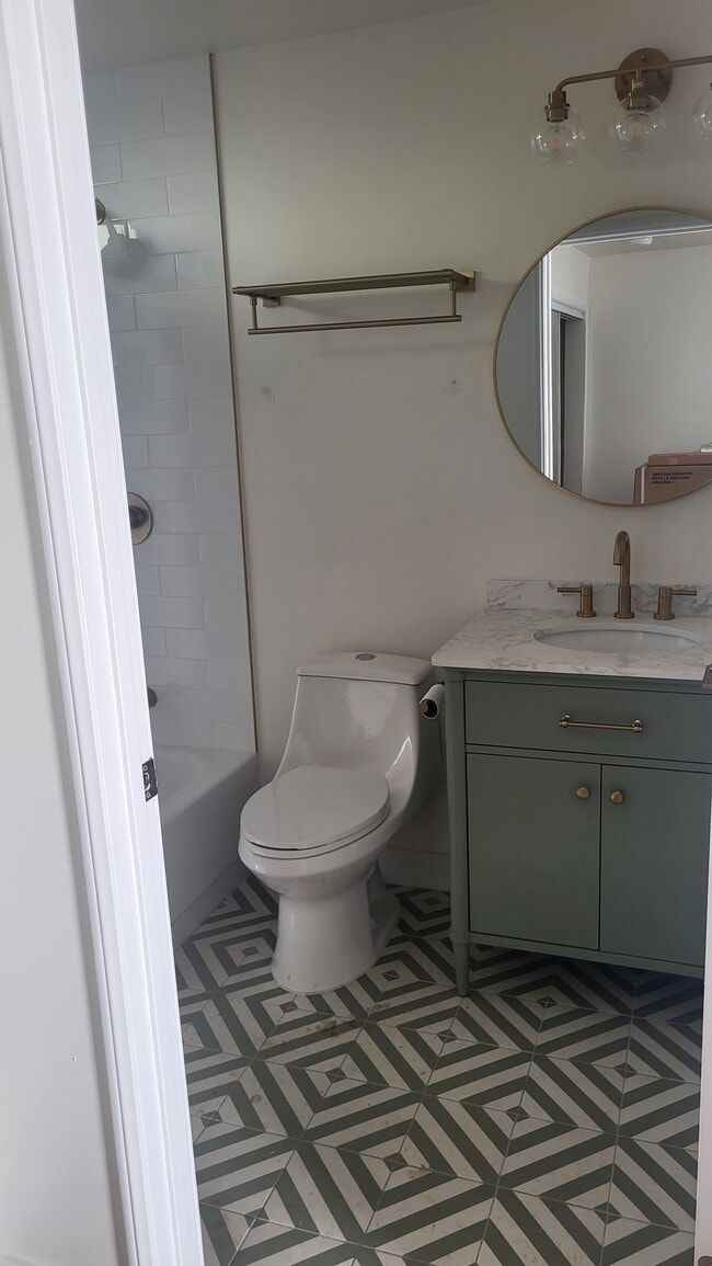 Building Photo - 10832 1/2 Odell Ave