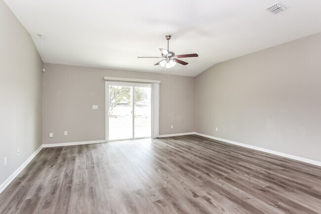 Foto del edificio - 8754 Kaye Ln