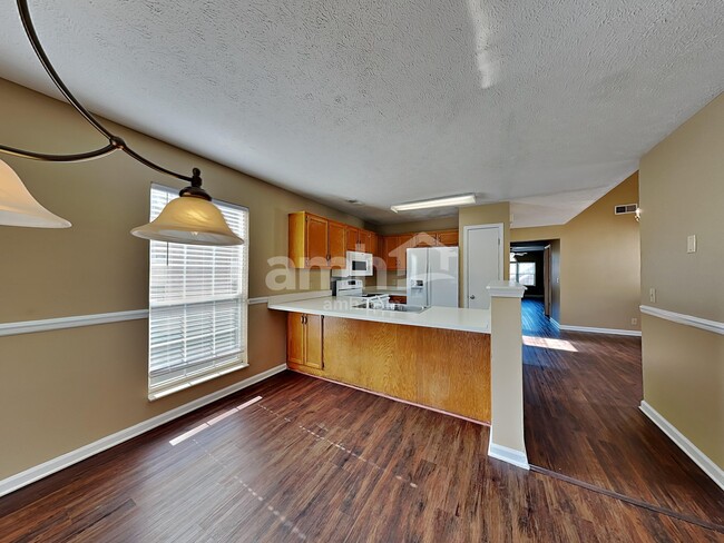 Building Photo - 2011 Lassiter Dr