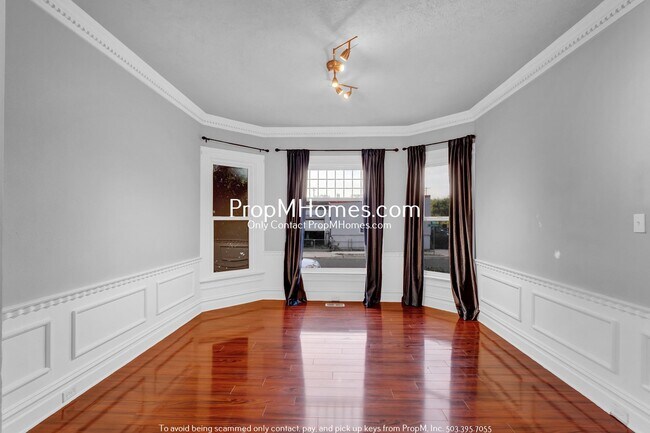 Foto del edificio - Beautiful 4 Bedroom Victorian Style Home i...