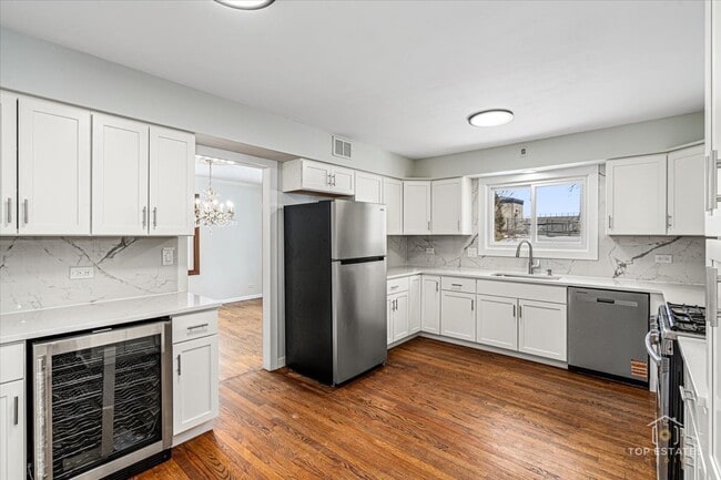 Building Photo - 931 Canterbury Dr