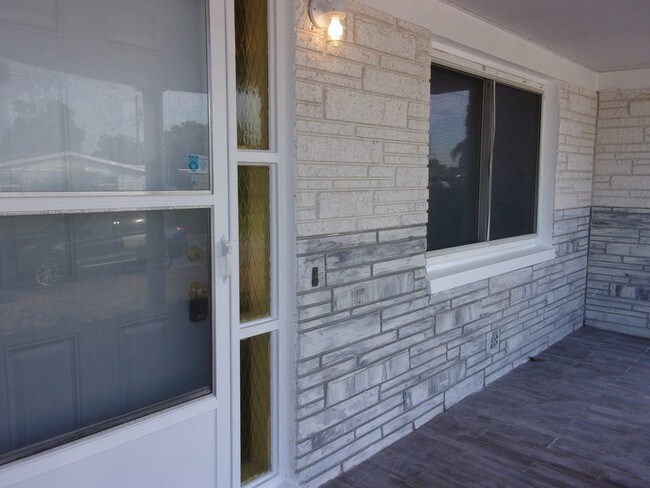 Building Photo - King of the hill 3 bedrooms