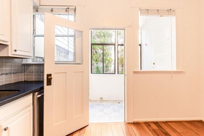Building Photo - 1 bedroom in San Francisco CA 94133