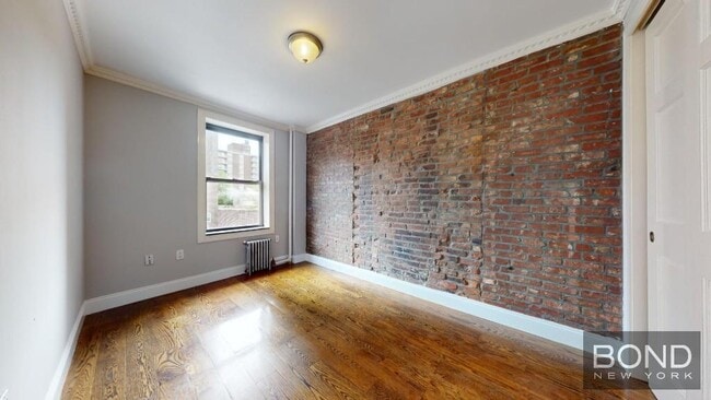 Building Photo - 396 E 10th St