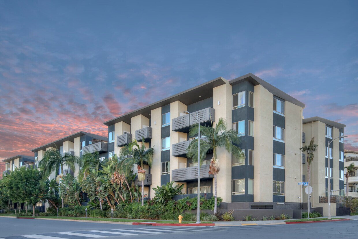 Thomas Apartments Apartments 4121 Radford Ave Studio City, CA