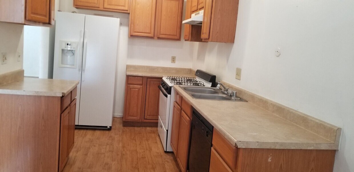 Building Photo - 2617 Pinon Springs Circle #D