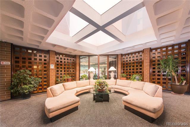Foto del edificio - 2880 S Locust St