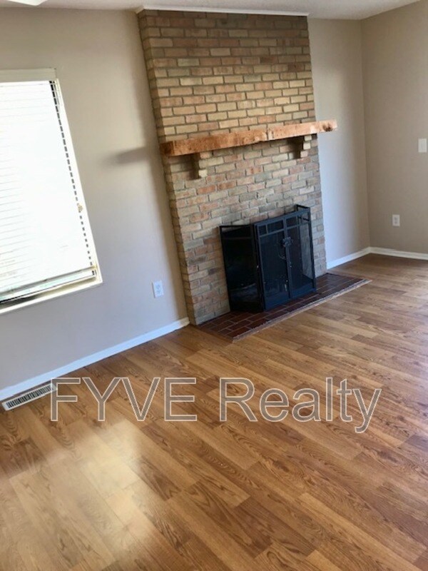 Foto del edificio - 2648 Cedar Lake Dr