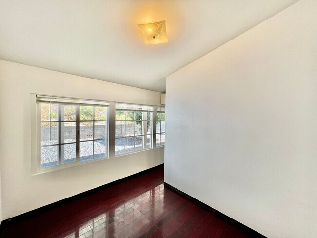 Building Photo - Beautiful 3B/2BA located in Sera Mesa with...