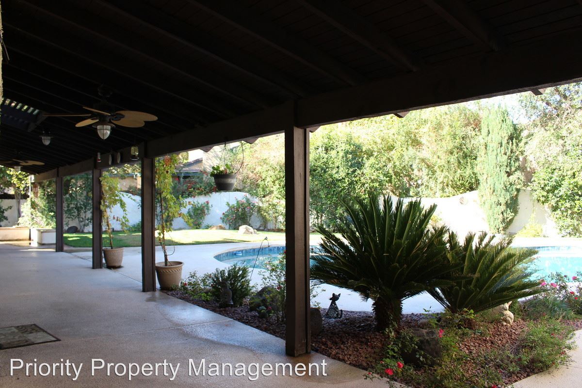 Primary Photo - 3016 La Mesa Dr