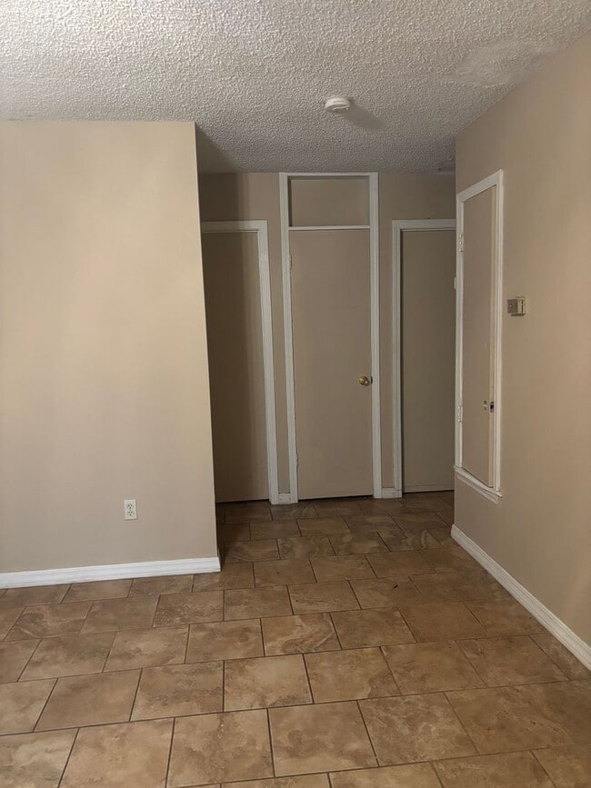 Building Photo - 2 Bedroom House in Pryor