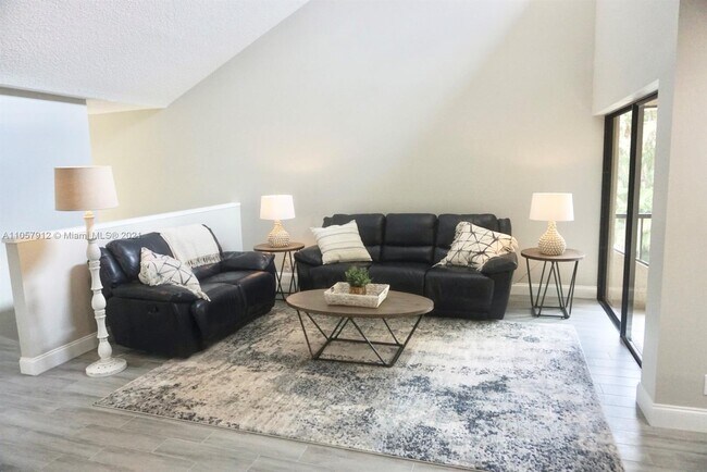 Building Photo - 16870 Island Cove Dr