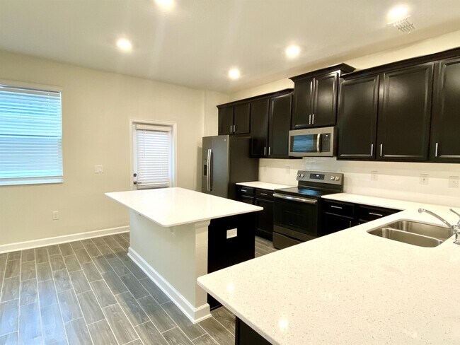 Building Photo - 15054 Book Club Rd