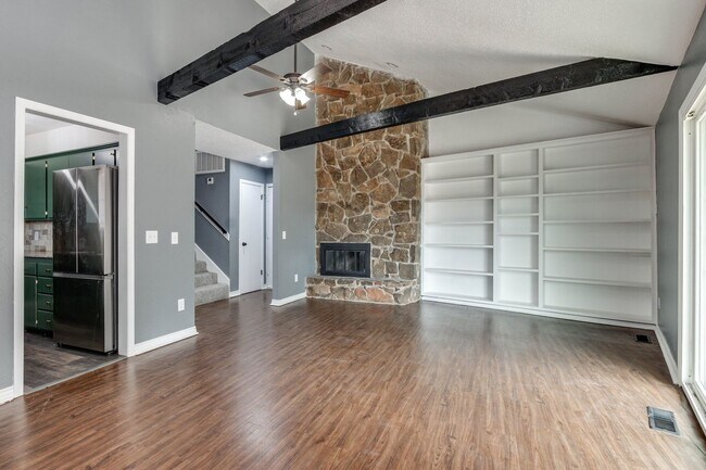 Building Photo - 4106 Mason Dr