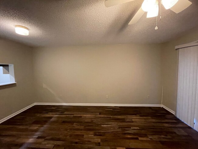 Building Photo - Rolling Acres