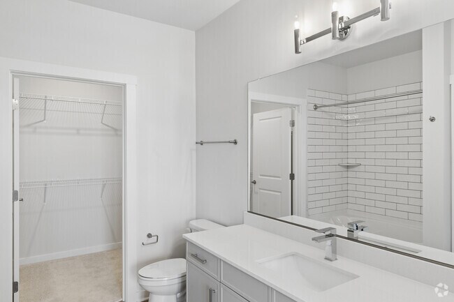 B4 - 2BR, 2BA - 1,230SF - Bathroom - Artistry on Greenwich